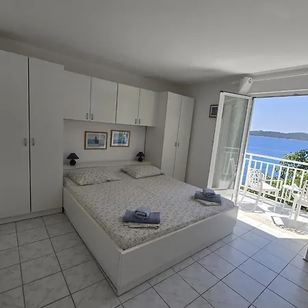 By The Sea - Perna, Peljesac - 4542 *