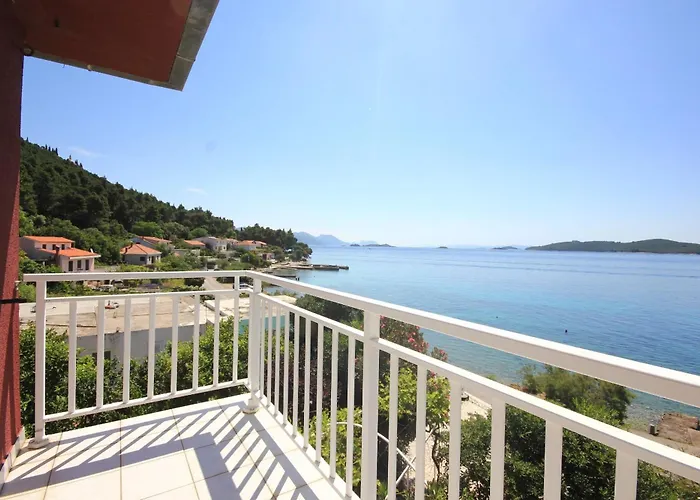 By The Sea - Perna, Peljesac - 4542